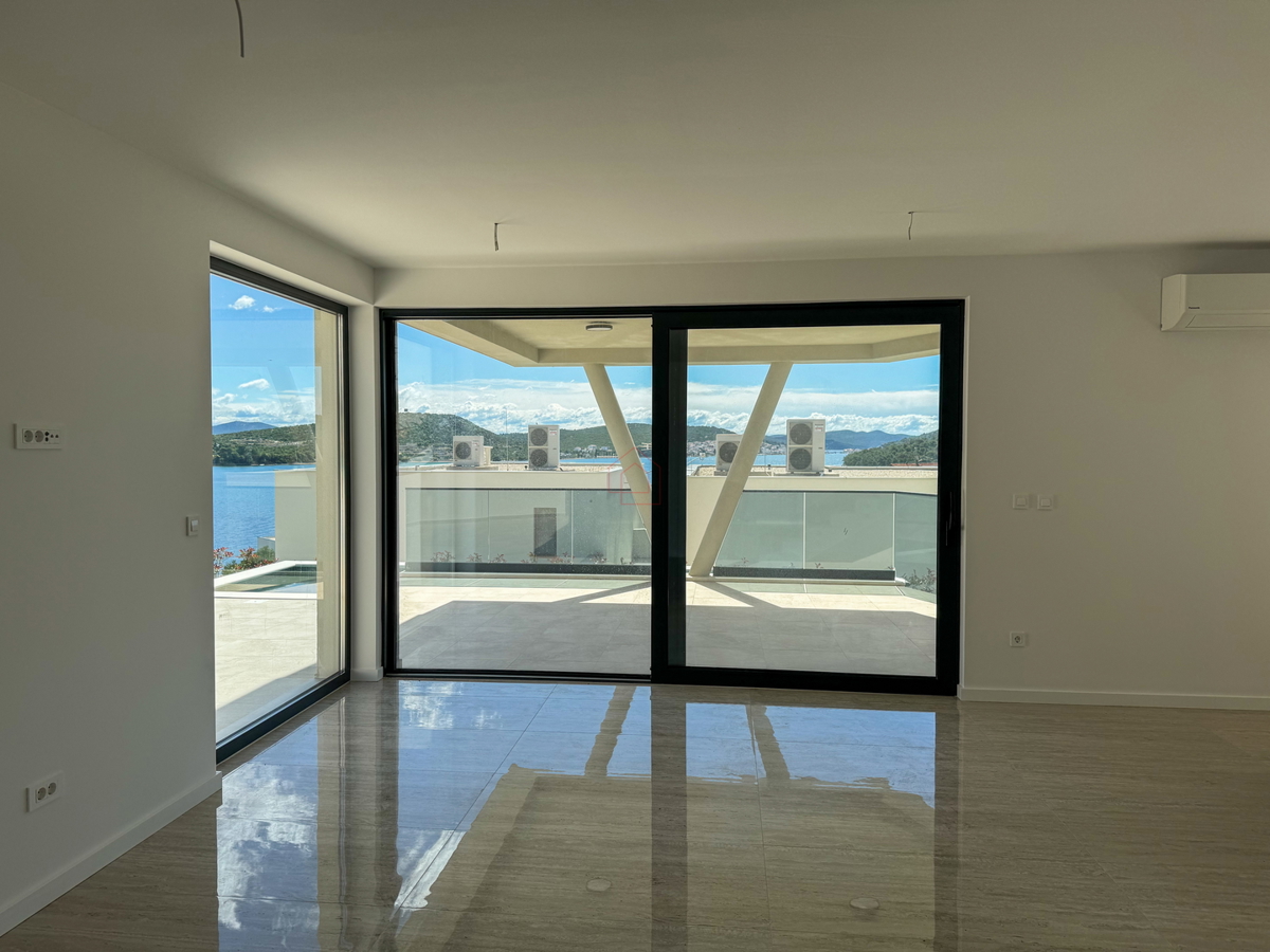 Villa di lusso a Betina con piscina e vista mare