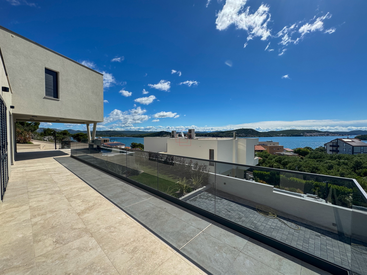 Villa di lusso a Betina con piscina e vista mare