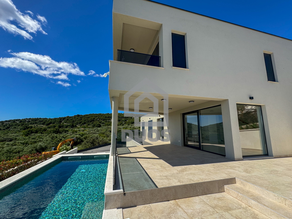 Villa di lusso a Betina con piscina e vista mare