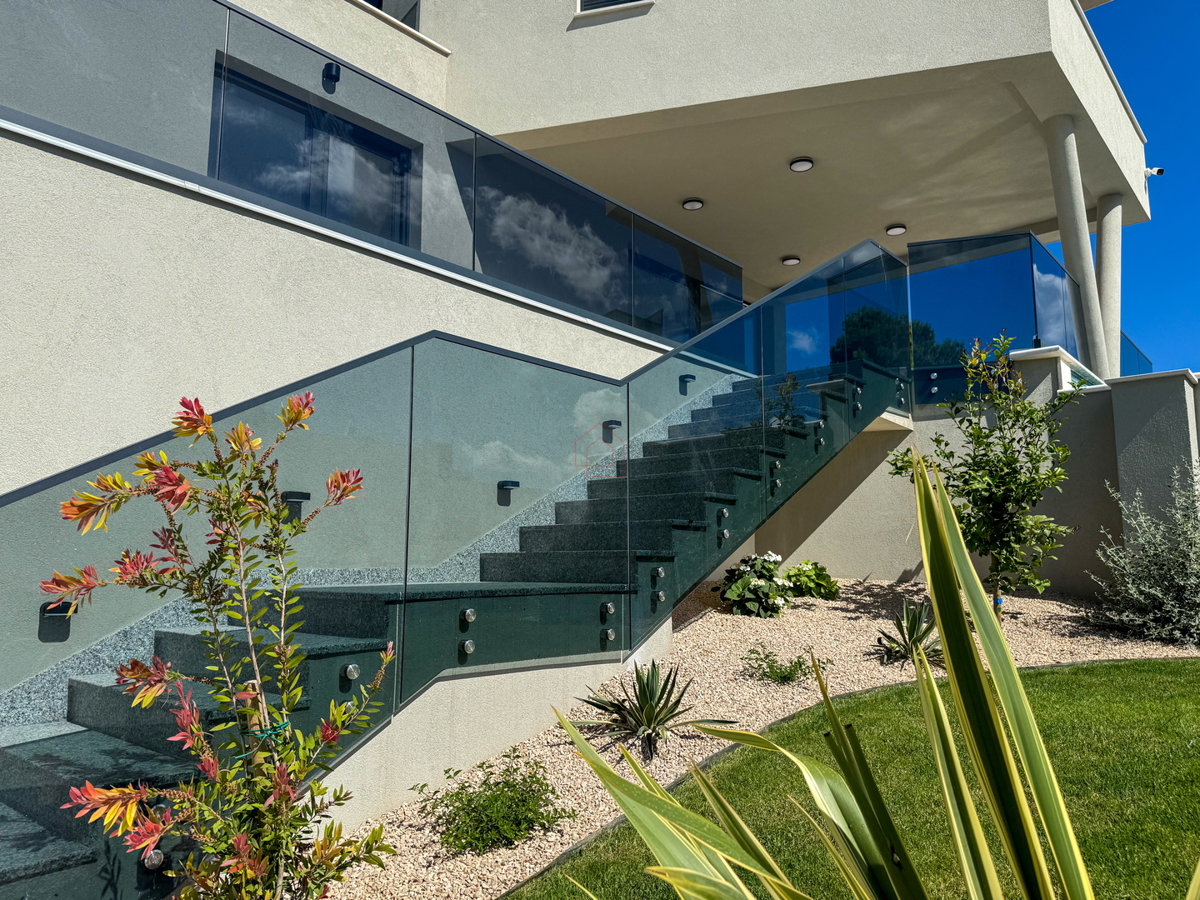 Villa di lusso a Betina con piscina e vista mare