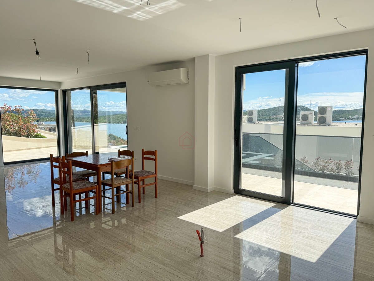 Villa di lusso a Betina con piscina e vista mare