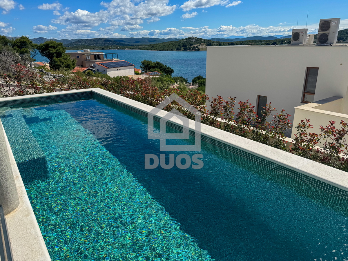 Villa di lusso a Betina con piscina e vista mare