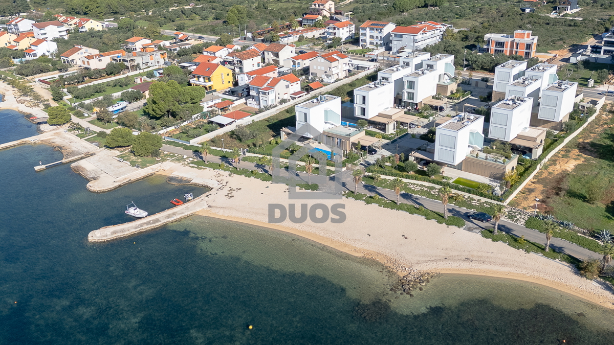 Bellissimo appartamento su due livelli proprio a due passi dal mare con tre camere da letto
