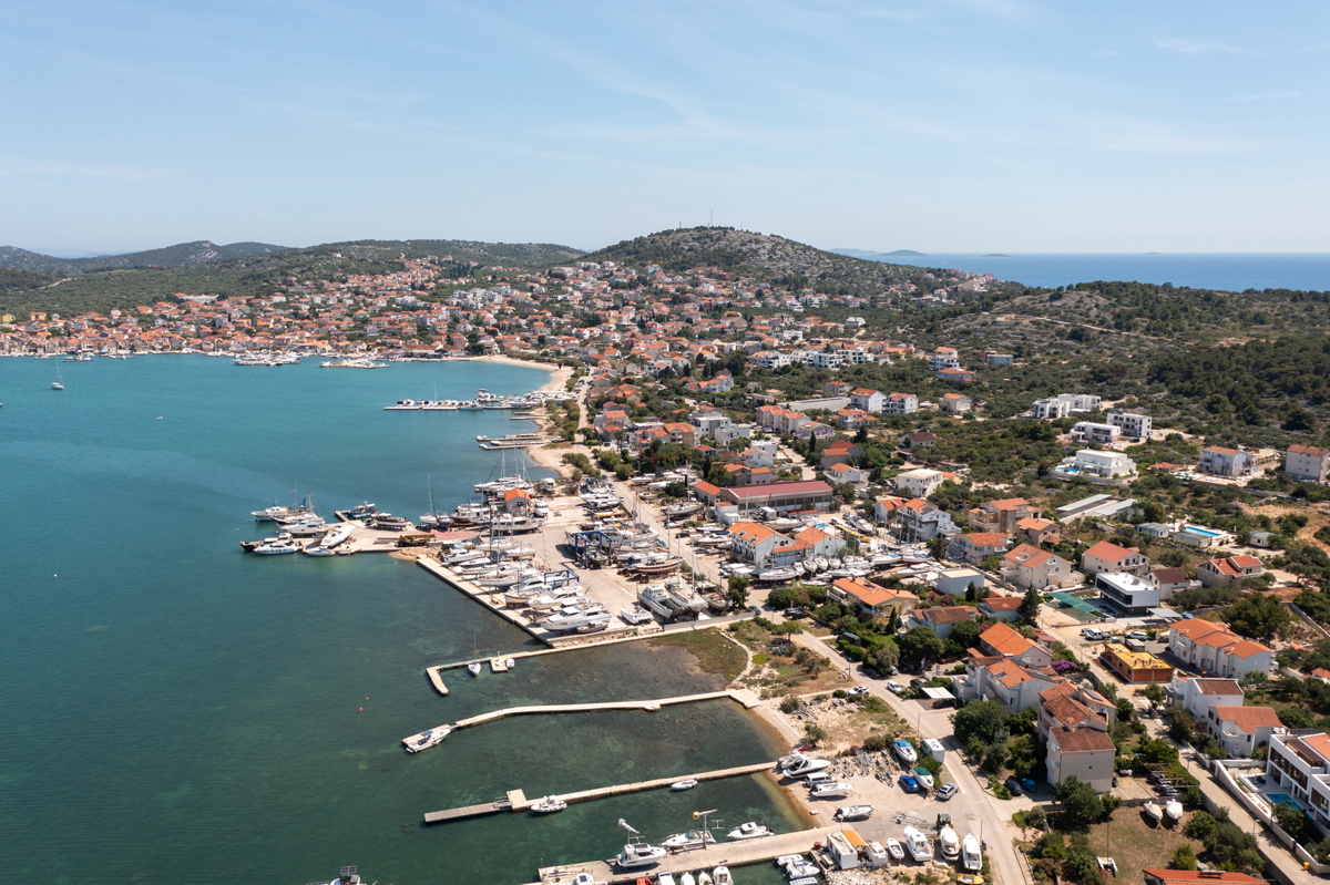 terreno edificabile al terzo ordine dal mare - Murter - 618m2