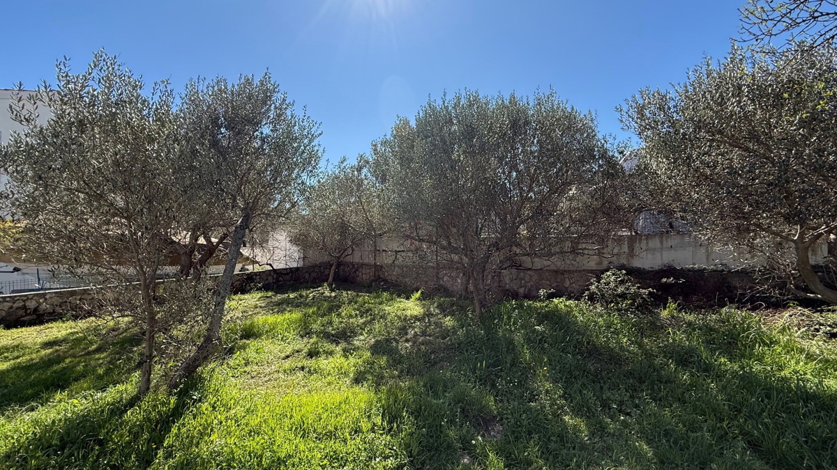 terreno edificabile al terzo ordine dal mare - Murter - 618m2