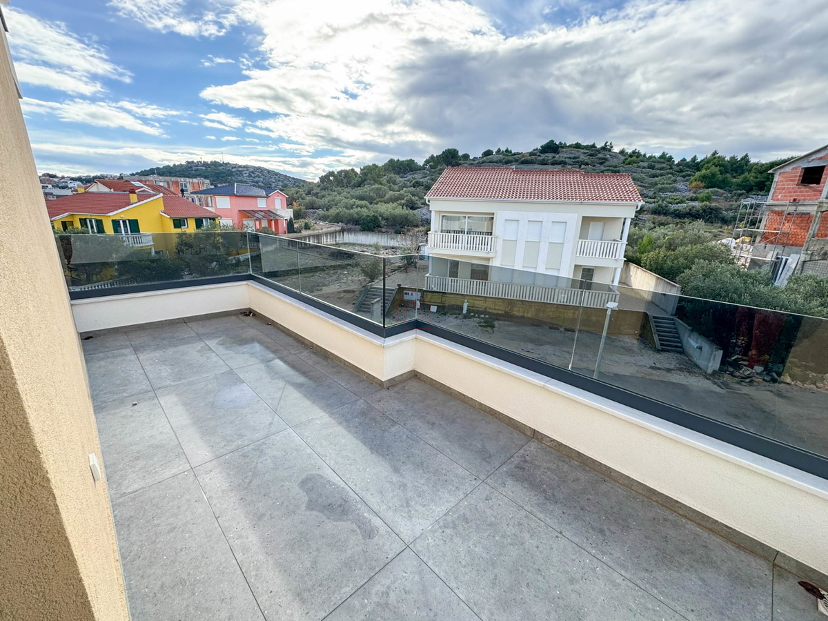 Il più bello attico in vendita sull'isola di Murter con 3 camere da letto.