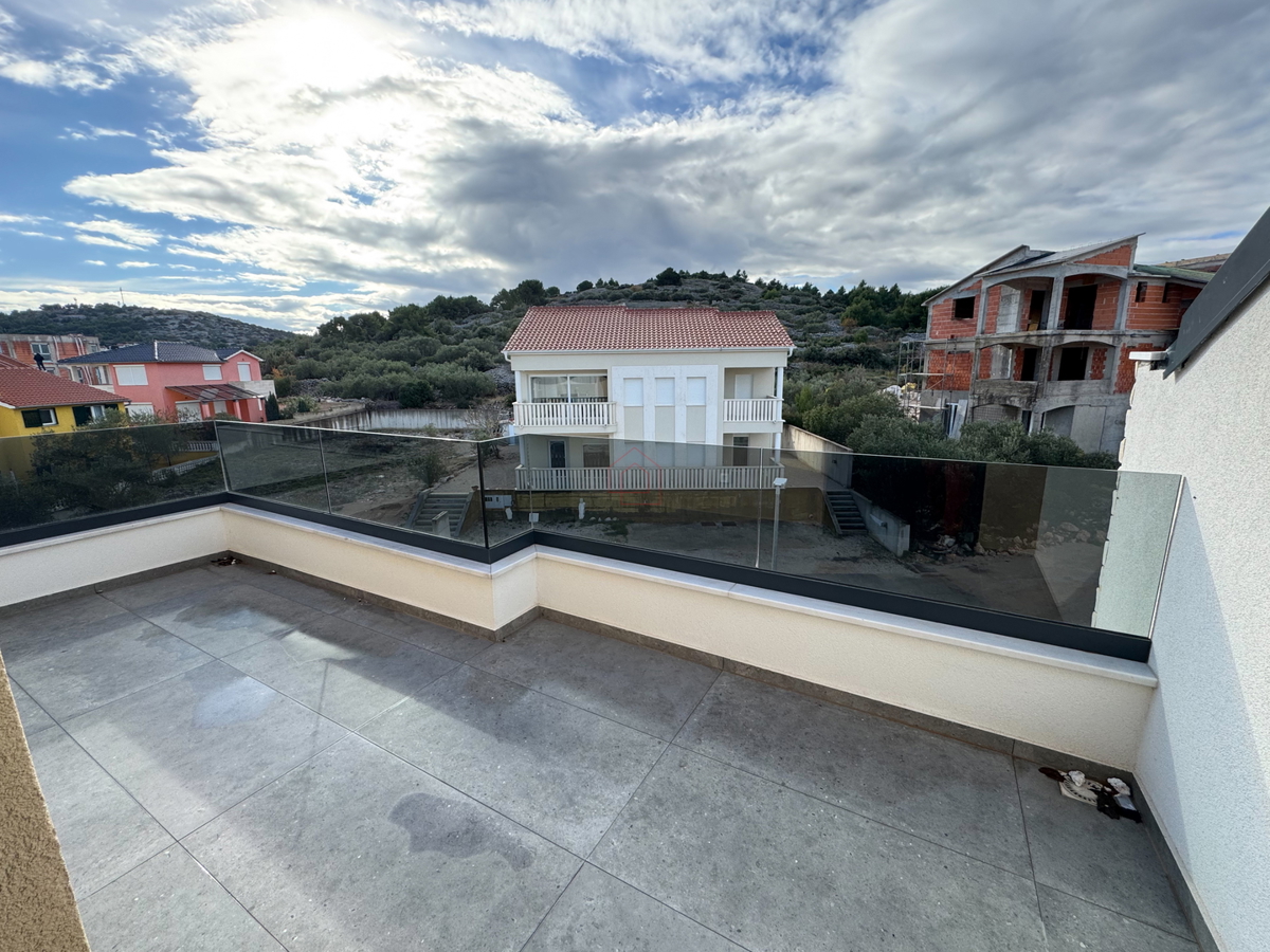 Il più bello attico in vendita sull'isola di Murter con 3 camere da letto.