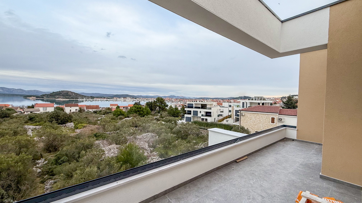 Il più bello attico in vendita sull'isola di Murter con 3 camere da letto.