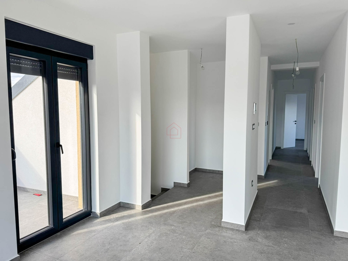 Il più bello attico in vendita sull'isola di Murter con 3 camere da letto.