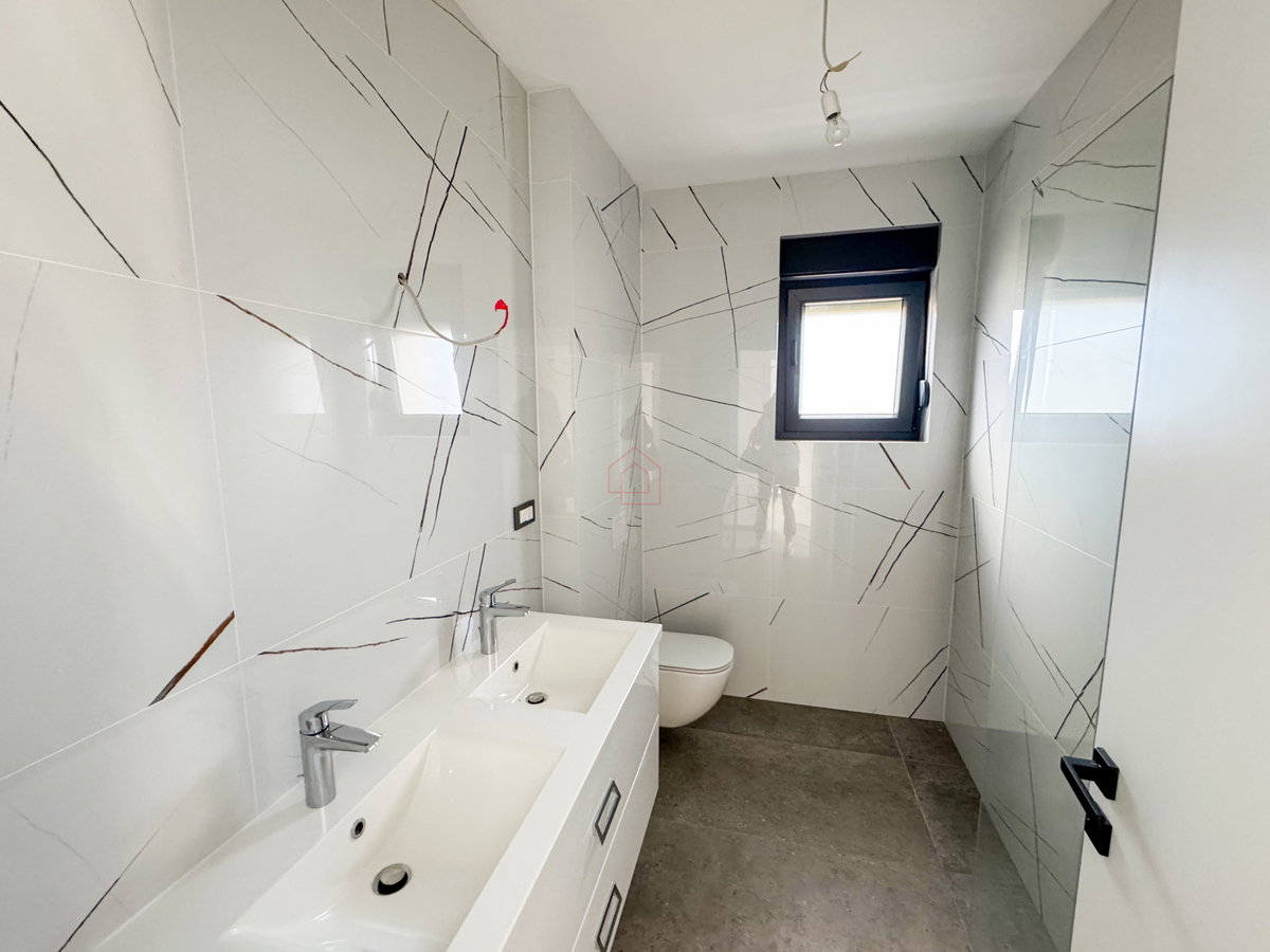 Il più bello attico in vendita sull'isola di Murter con 3 camere da letto.