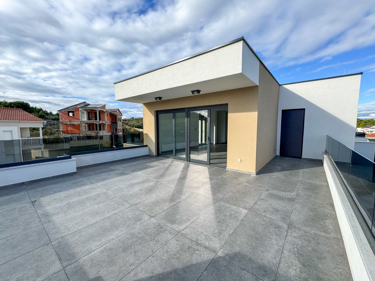 Il più bello attico in vendita sull'isola di Murter con 3 camere da letto.