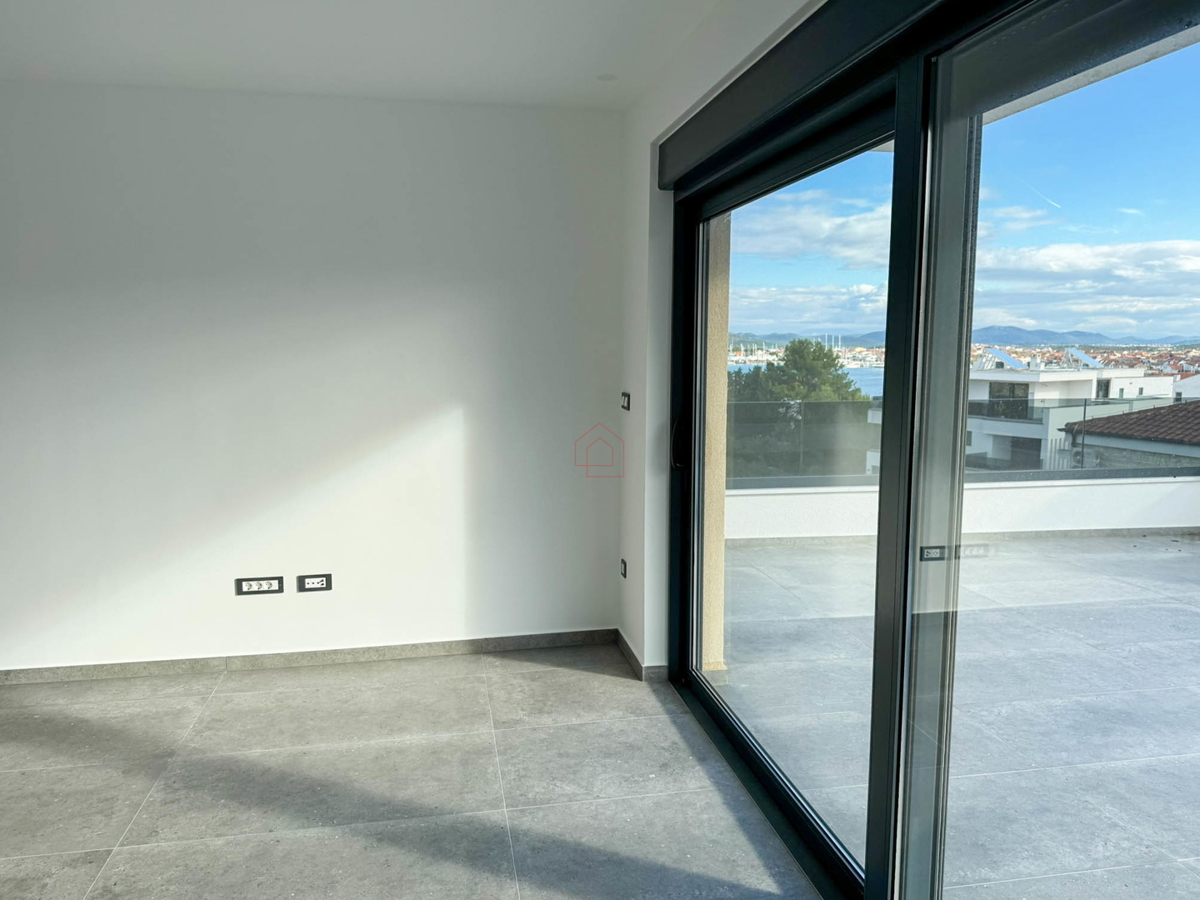 Il più bello attico in vendita sull'isola di Murter con 3 camere da letto.