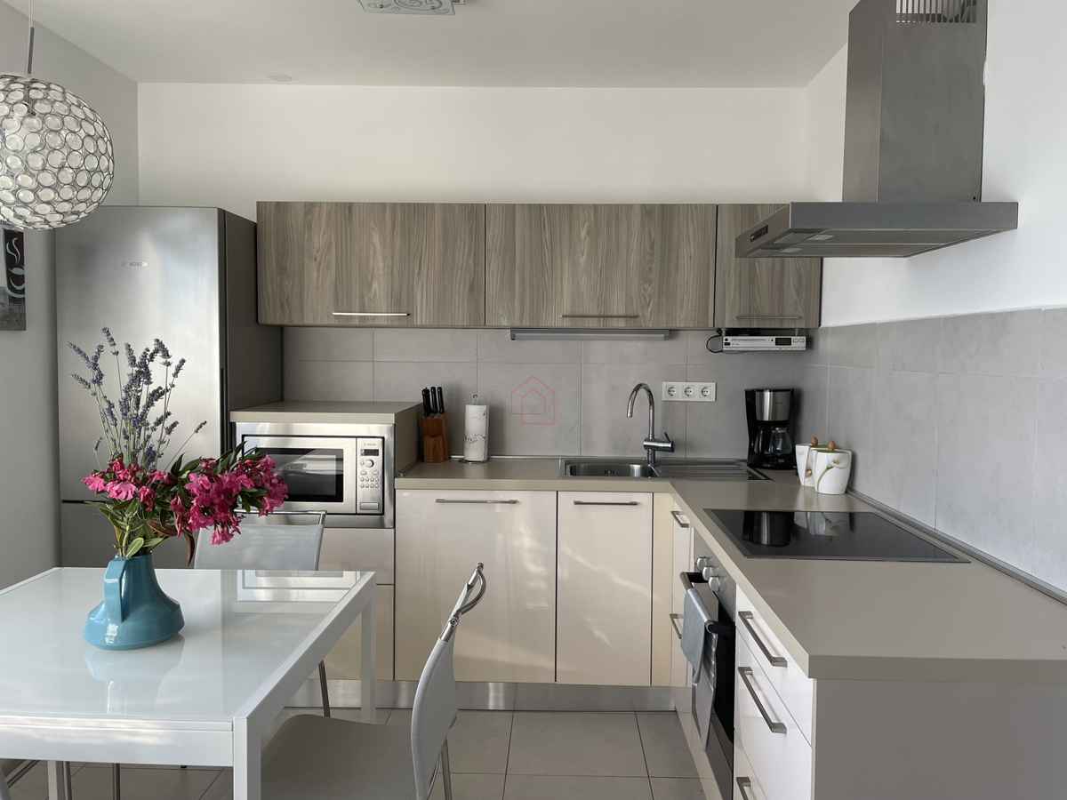 2 appartamenti splendidi con piscina e vista mare - attività di affitto avviata