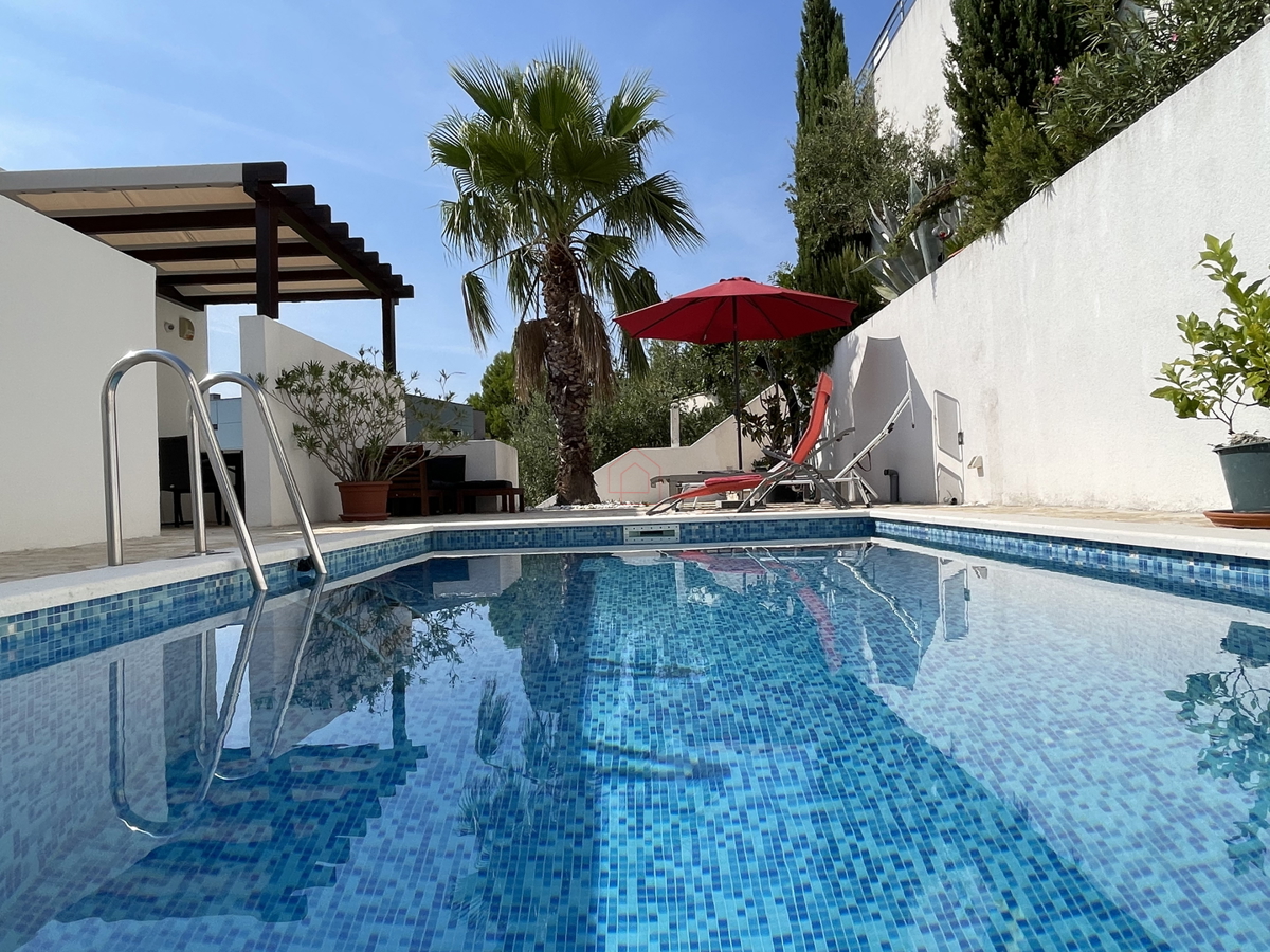 2 appartamenti splendidi con piscina e vista mare - attività di affitto avviata