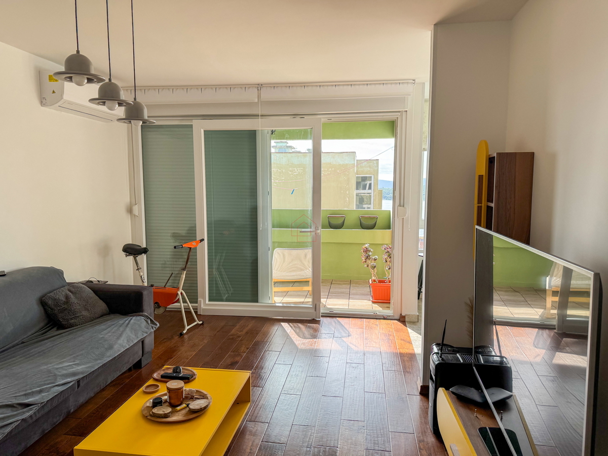 Appartamento moderno arredato a Šibenik con due camere da letto e vista mare