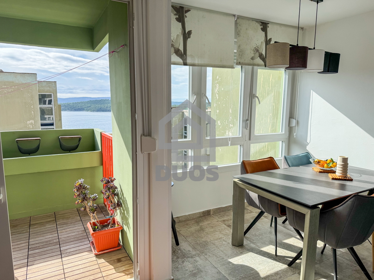 Appartamento moderno arredato a Šibenik con due camere da letto e vista mare