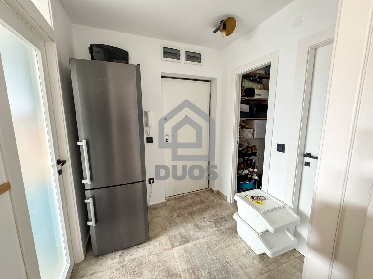 Appartamento moderno arredato a Šibenik con due camere da letto e vista mare