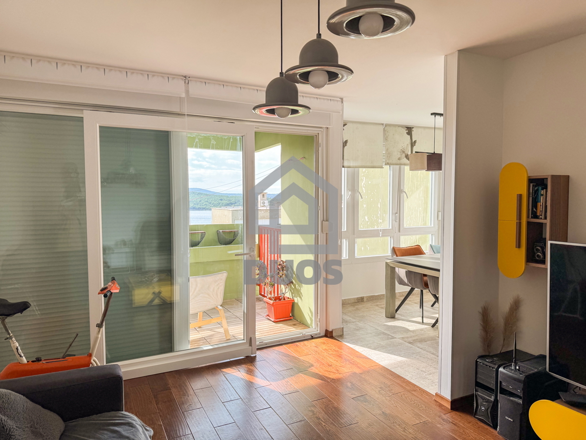 Appartamento moderno arredato a Šibenik con due camere da letto e vista mare