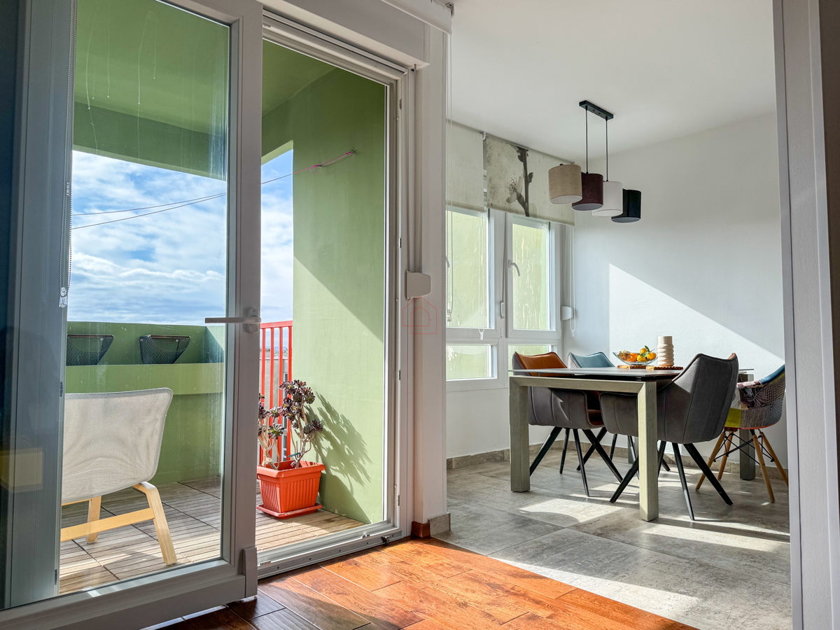 Appartamento moderno arredato a Šibenik con due camere da letto e vista mare