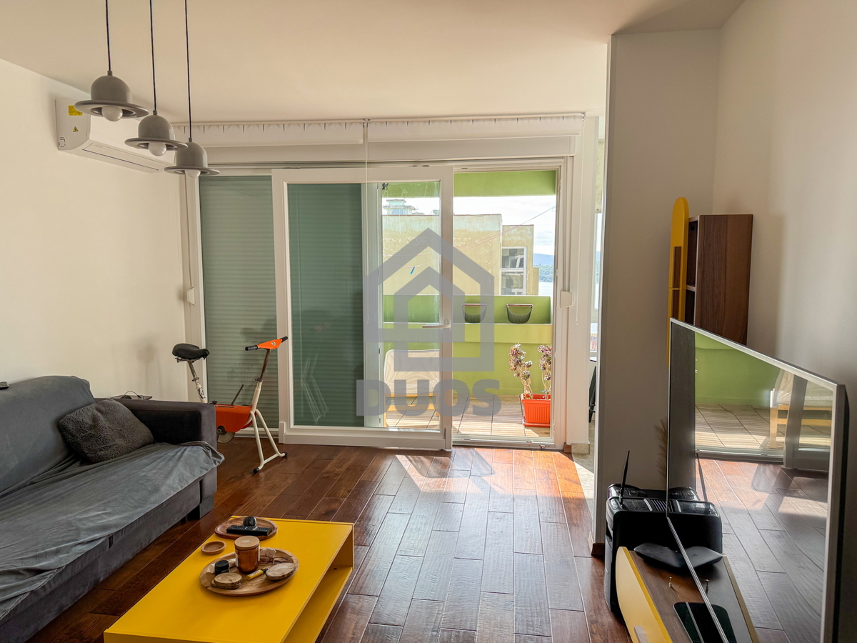 Appartamento moderno arredato a Šibenik con due camere da letto e vista mare