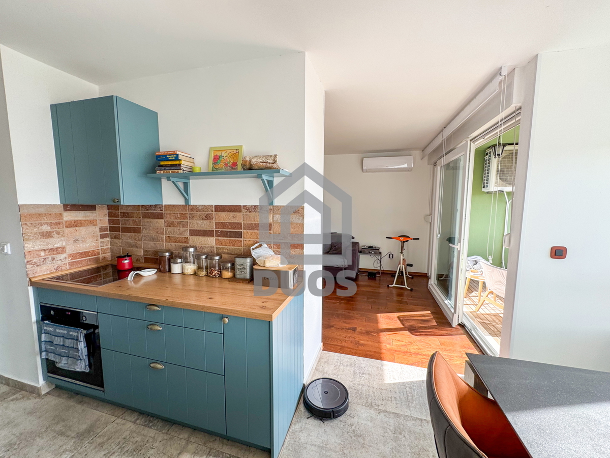 Appartamento moderno arredato a Šibenik con due camere da letto e vista mare