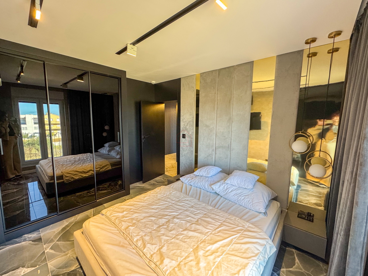 Bellissimo appartamento all'ultimo piano con terrazza sul tetto proprio accanto al mare