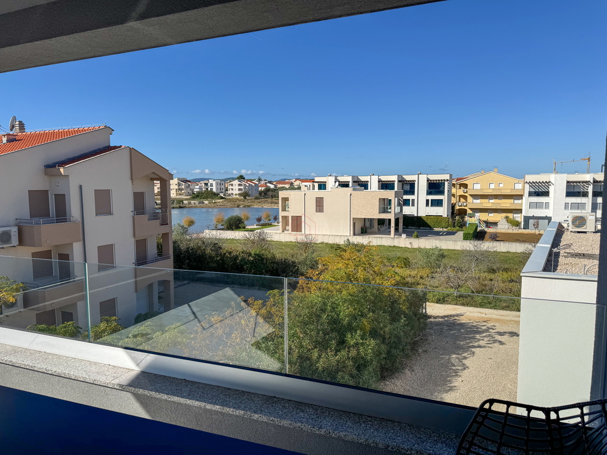 Bellissimo appartamento all'ultimo piano con terrazza sul tetto proprio accanto al mare