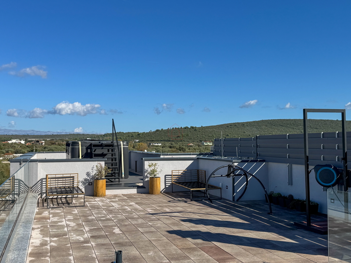 Bellissimo appartamento all'ultimo piano con terrazza sul tetto proprio accanto al mare