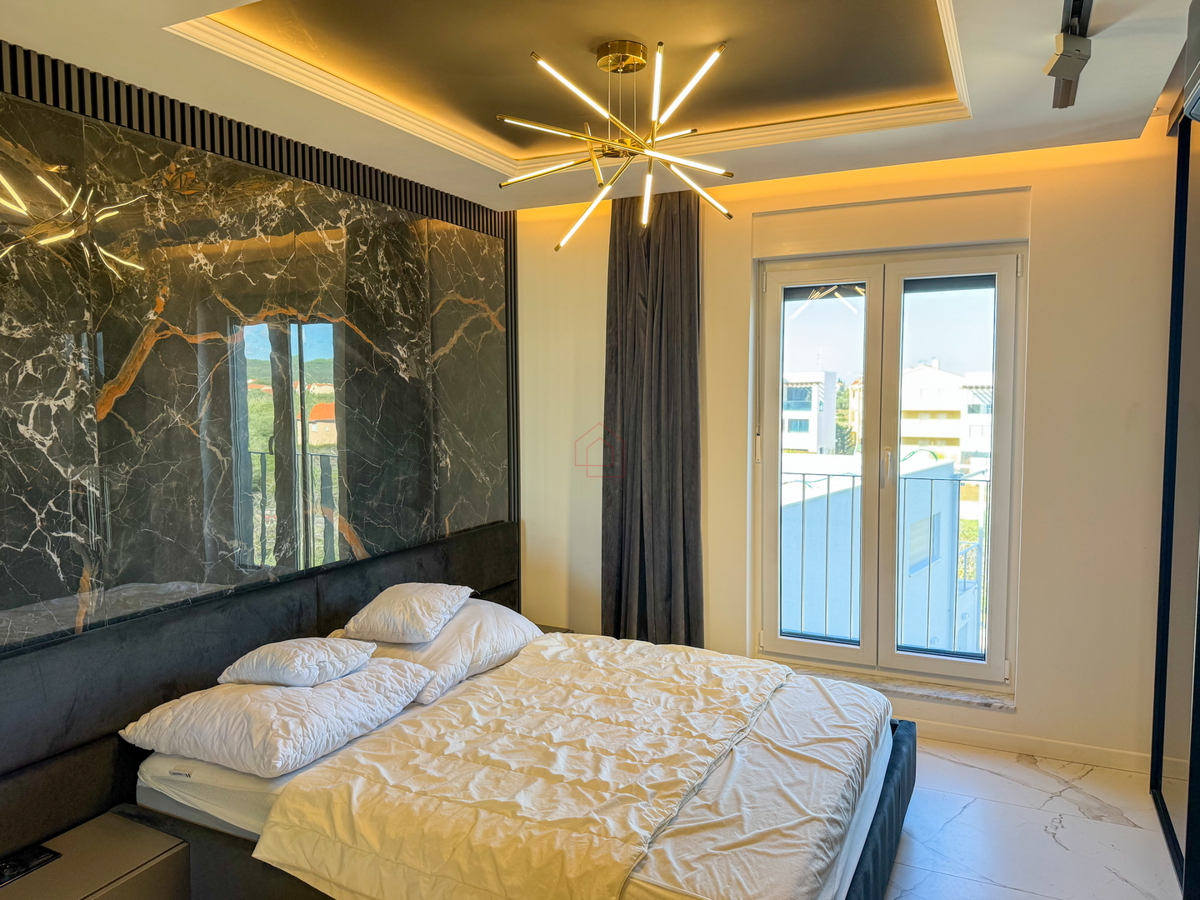 Bellissimo appartamento all'ultimo piano con terrazza sul tetto proprio accanto al mare