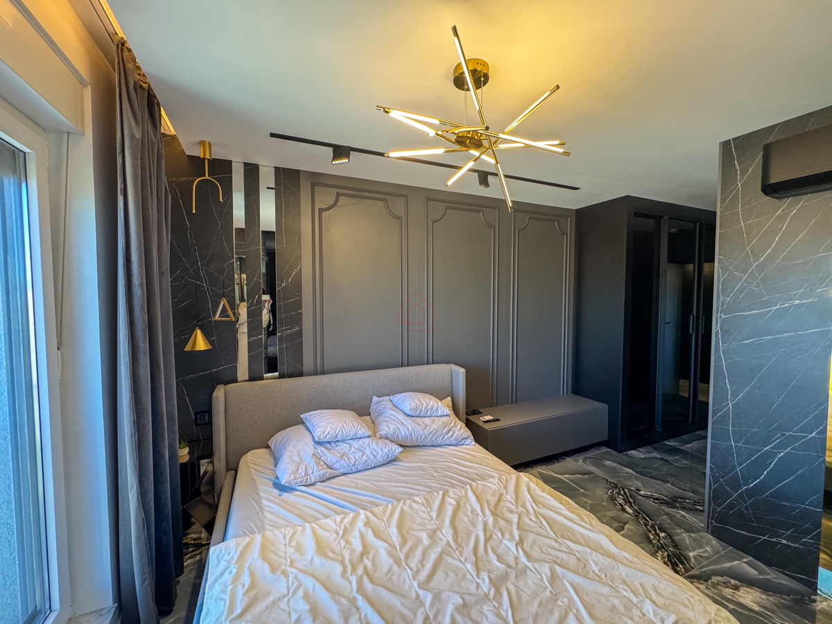 Bellissimo appartamento all'ultimo piano con terrazza sul tetto proprio accanto al mare