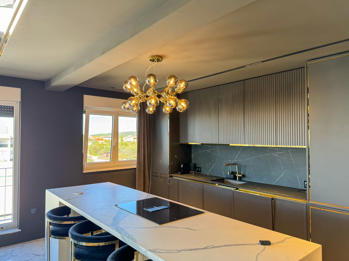 Bellissimo appartamento all'ultimo piano con terrazza sul tetto proprio accanto al mare