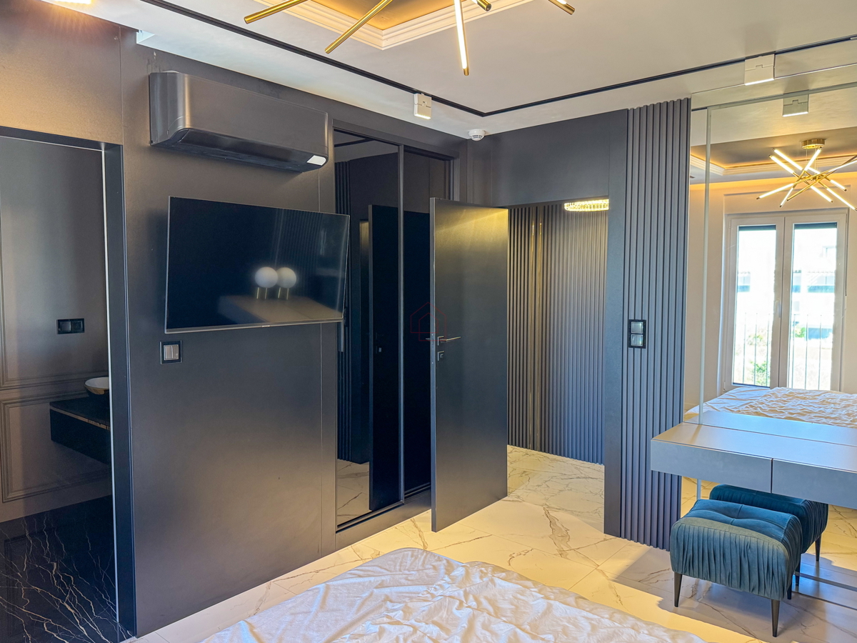 Bellissimo appartamento all'ultimo piano con terrazza sul tetto proprio accanto al mare