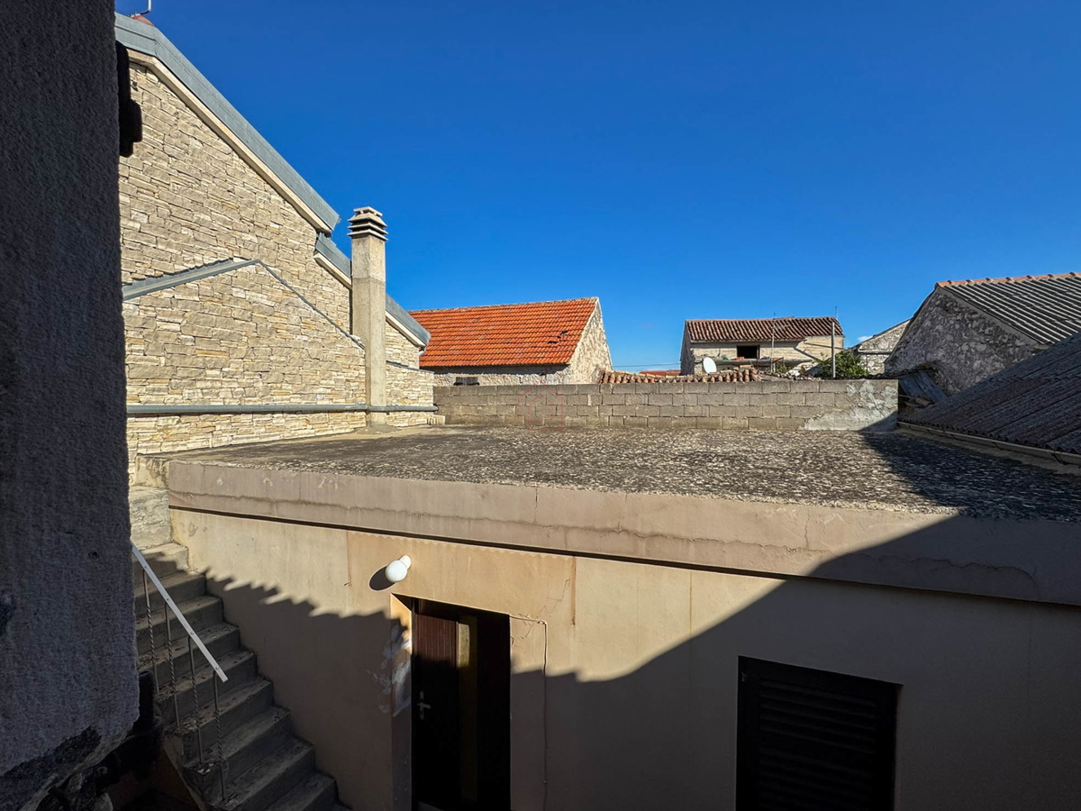 Casa in pietra a schiera da ristrutturare