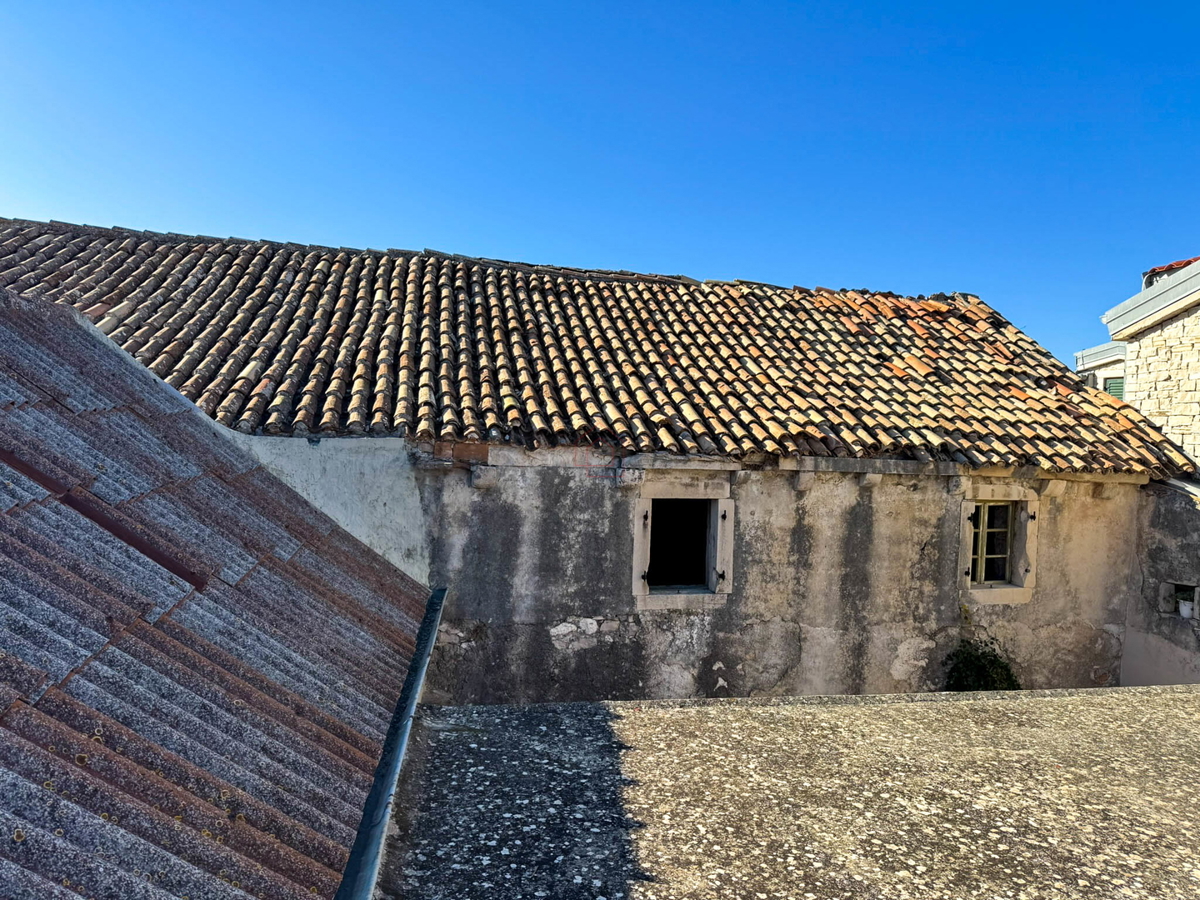 Casa in pietra a schiera da ristrutturare