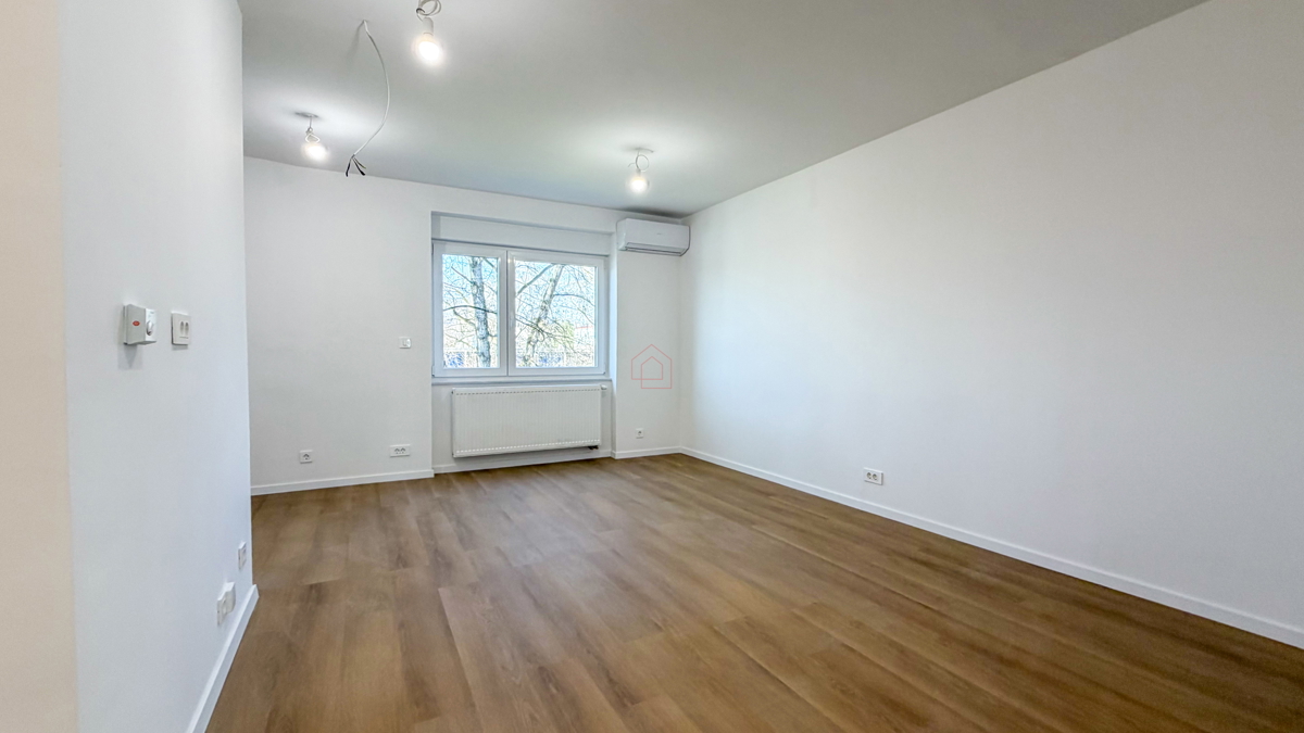 Appartamento trilocale di 50m2 nel quartiere Trnsko