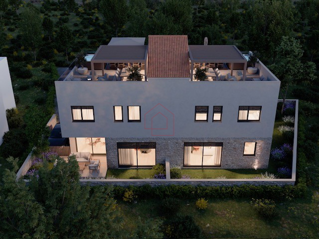 Appartamento su due livelli con terrazza sul tetto e giardino a Murter (in costruzione)