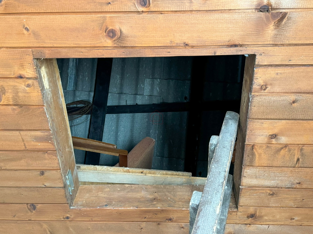 Casa a schiera in pietra nel centro di Murter adatta per uso commerciale e residenziale