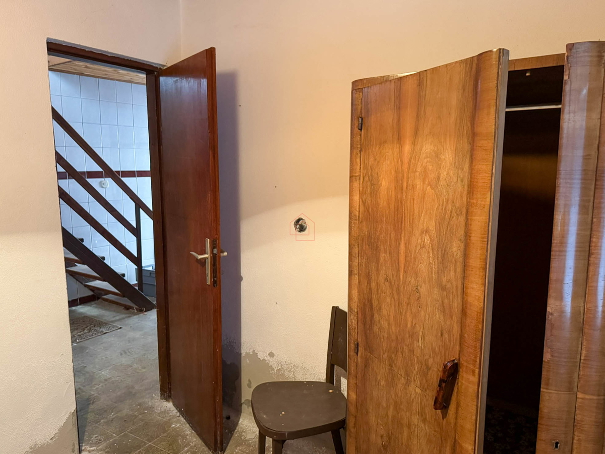 Casa a schiera in pietra nel centro di Murter adatta per uso commerciale e residenziale