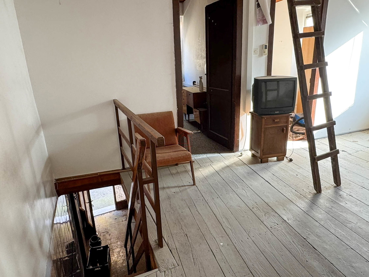 Casa a schiera in pietra nel centro di Murter adatta per uso commerciale e residenziale