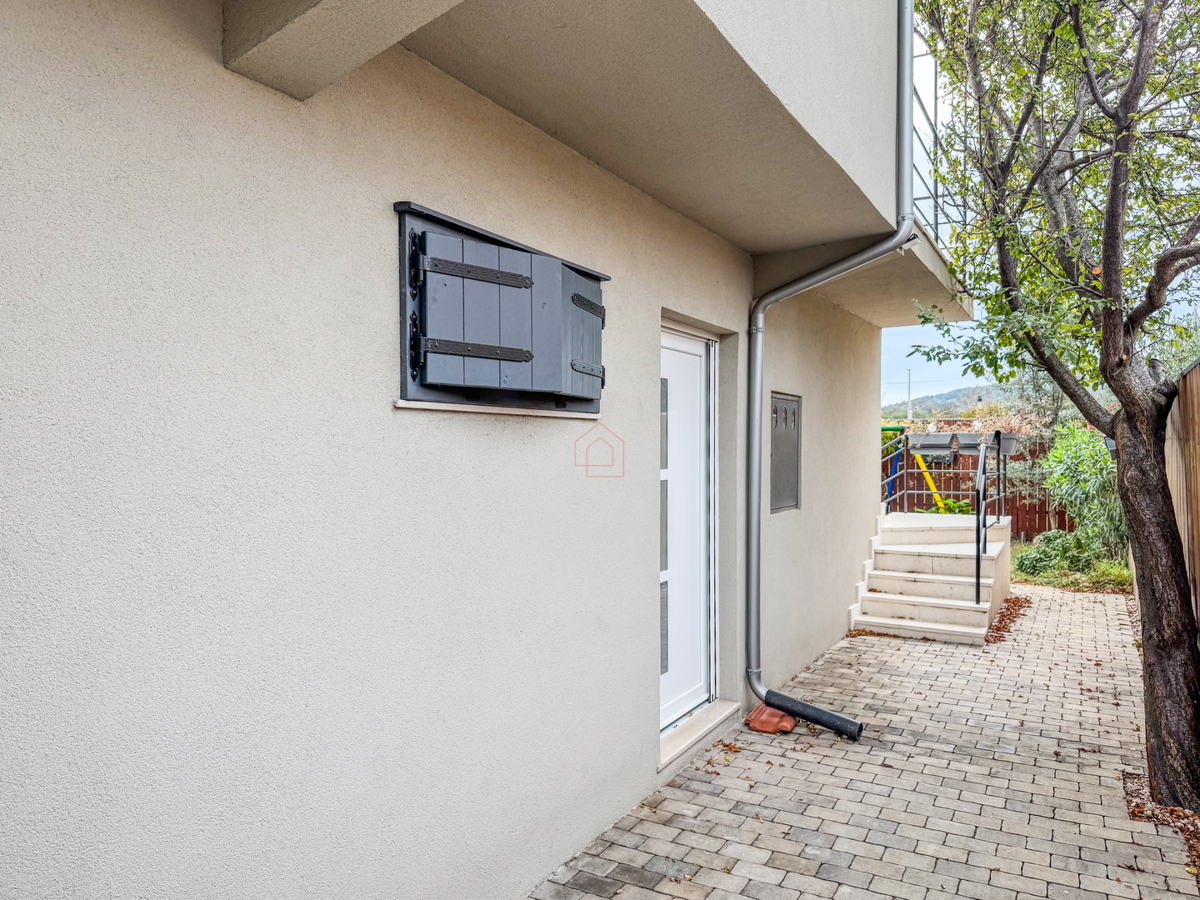 Casa vicino alla spiaggia di Betina con quattro unità abitative