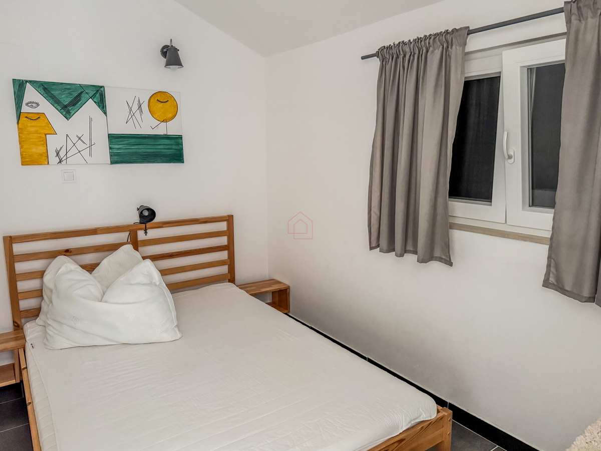 Casa vicino alla spiaggia di Betina con quattro unità abitative