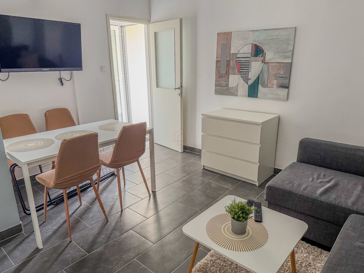 Casa vicino alla spiaggia di Betina con quattro unità abitative