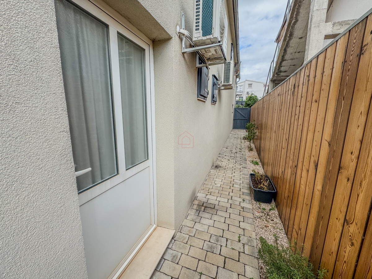 Casa vicino alla spiaggia di Betina con quattro unità abitative