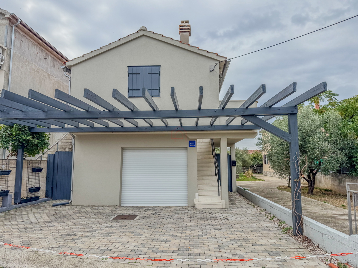 Casa vicino alla spiaggia di Betina con quattro unità abitative