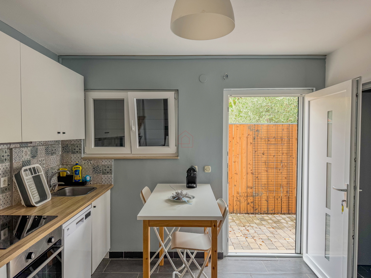 Casa vicino alla spiaggia di Betina con quattro unità abitative