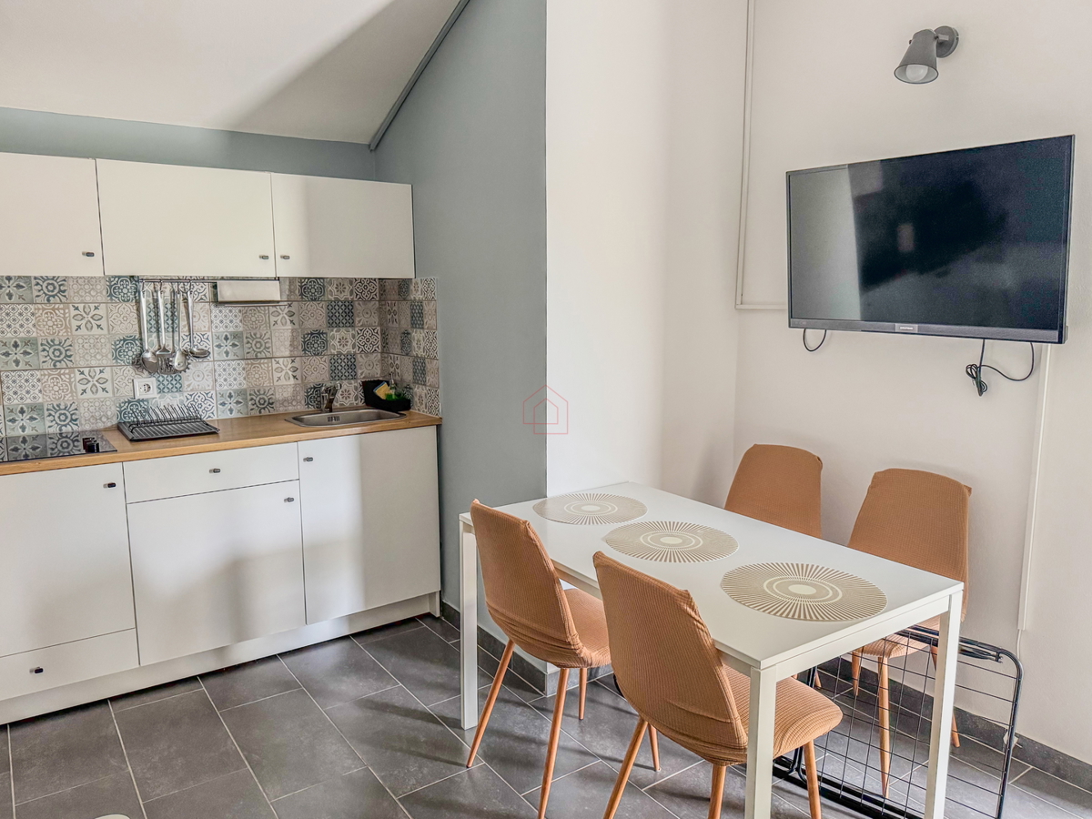 Casa vicino alla spiaggia di Betina con quattro unità abitative