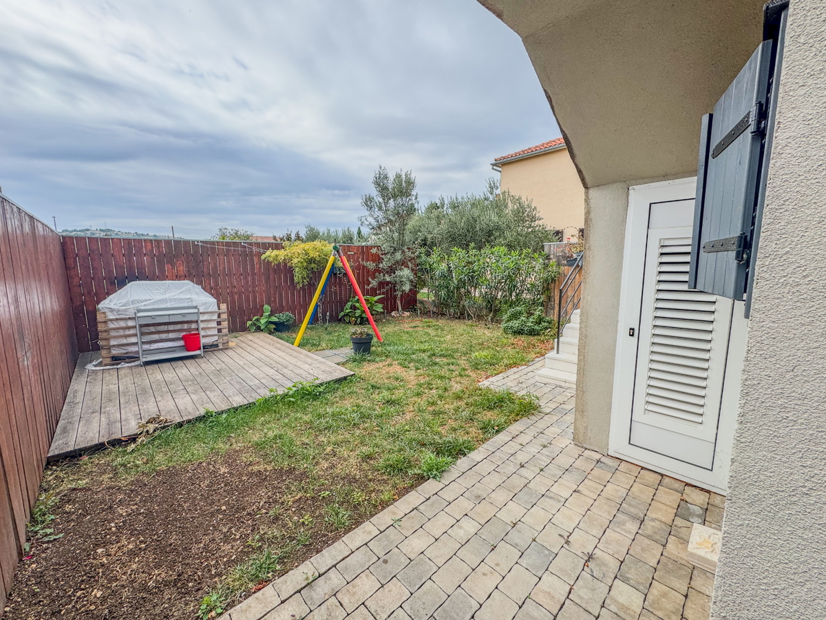 Casa vicino alla spiaggia di Betina con quattro unità abitative