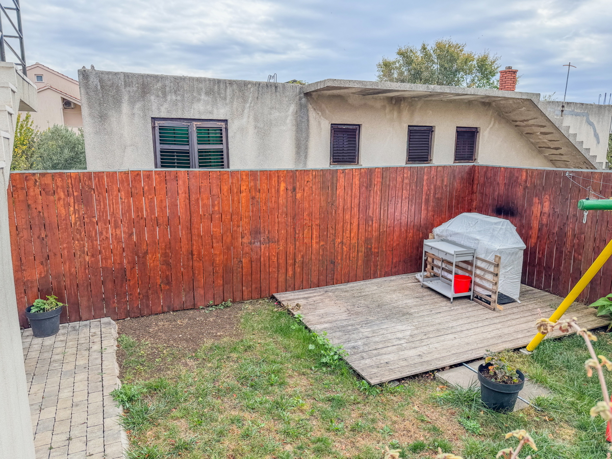 Casa vicino alla spiaggia di Betina con quattro unità abitative