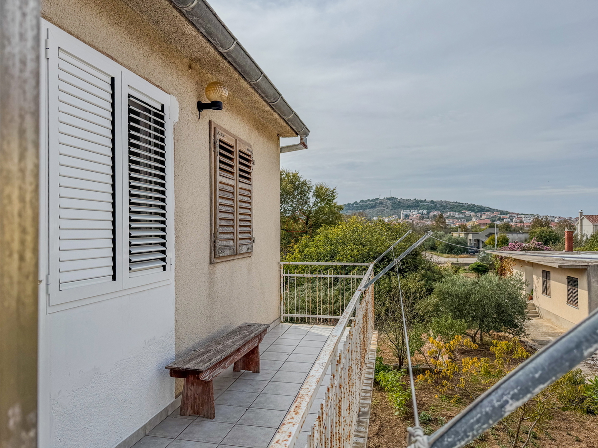 Casa vicino alla spiaggia di Betina con quattro unità abitative