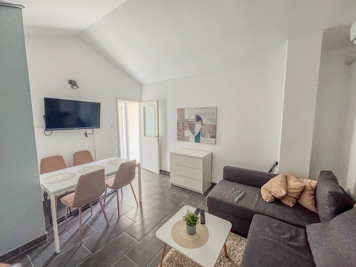 Casa vicino alla spiaggia di Betina con quattro unità abitative